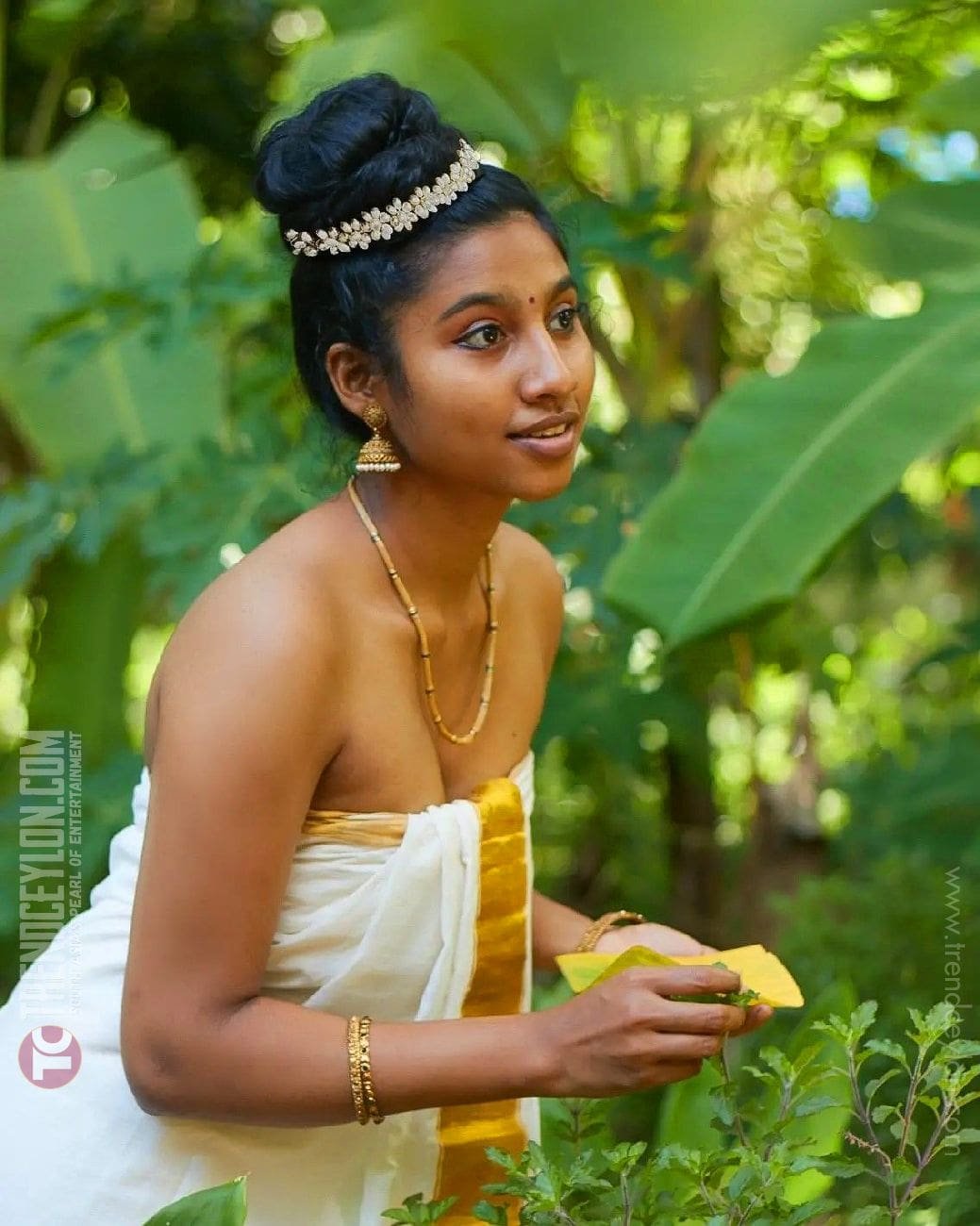 Indian Kerala model Anjana Mohan looks stylish in these photoshoots