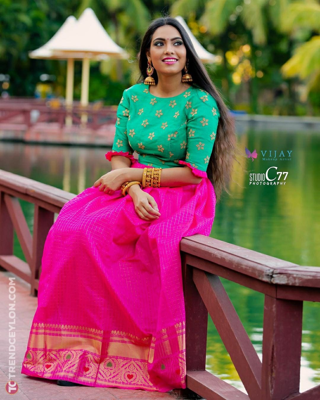 Serial Actress Pavithra Janani Stills in Green and Pink