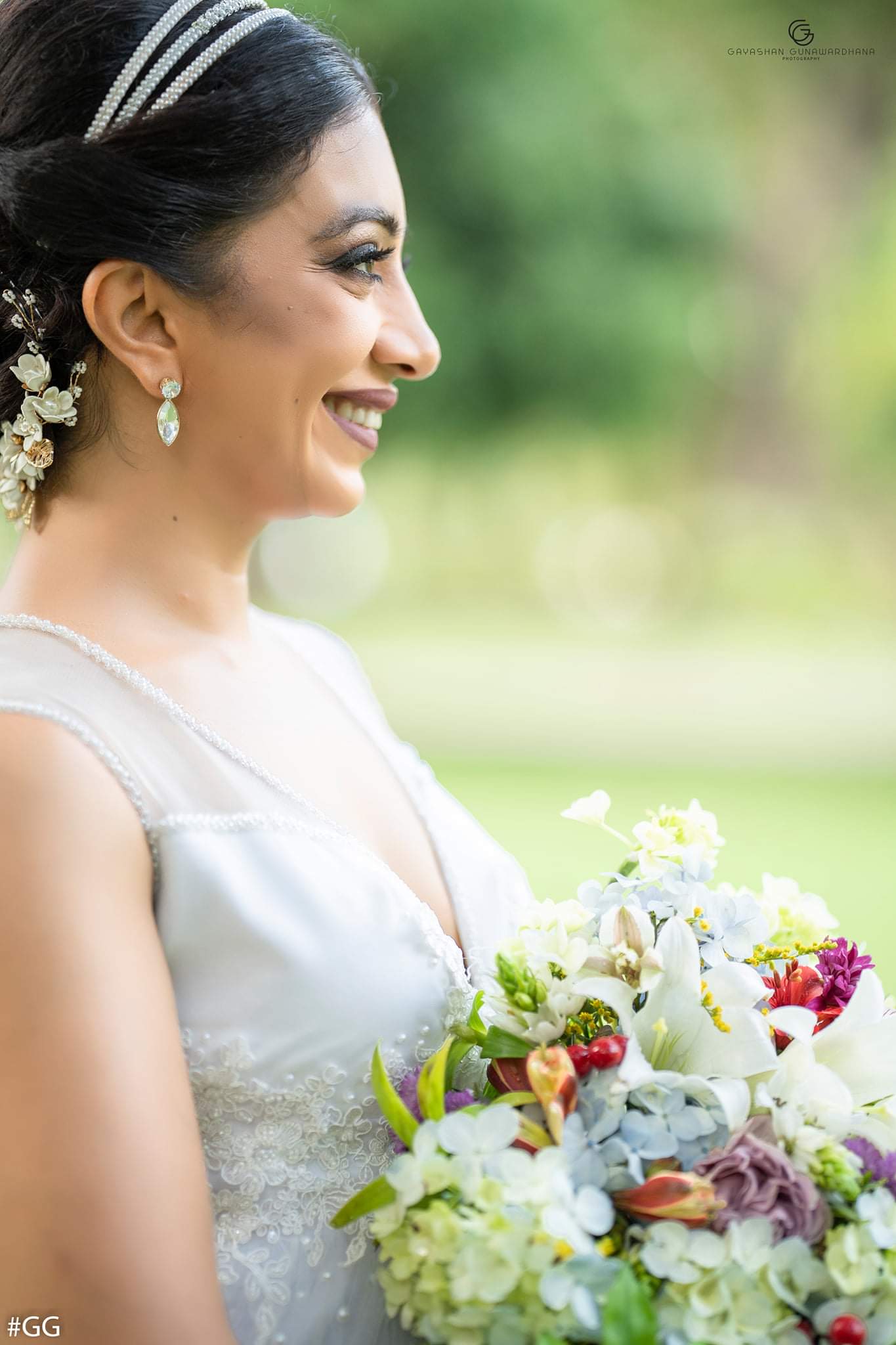 Sri Lankan Actress Sachini Ayendra Photoshoot in Bridal dress