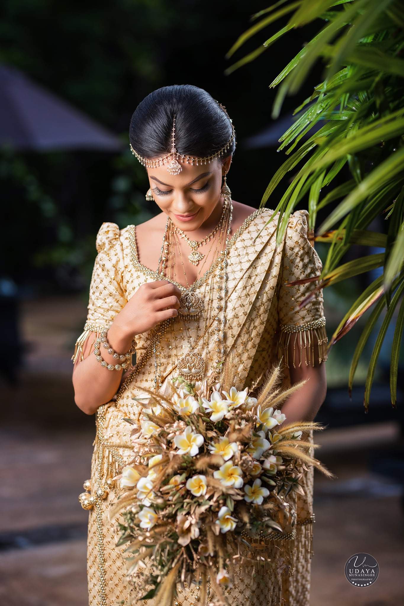 The Dream Bride Raveena Rasanjalee looks elegant in bridal saree