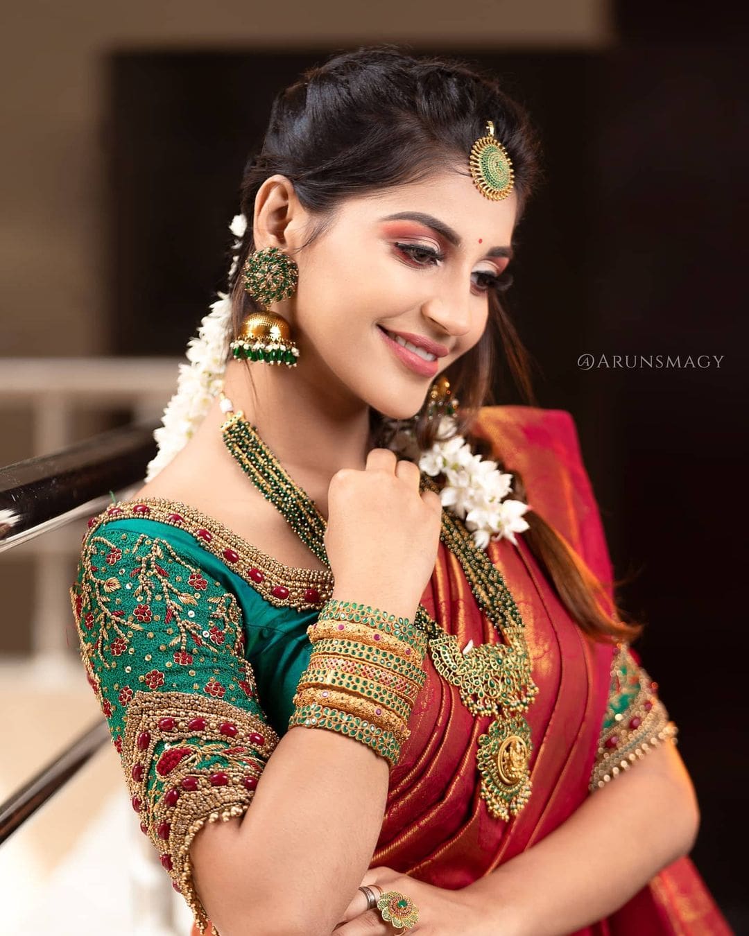 Murattu Single looks Stunning in Saree. Yashika Aannand.