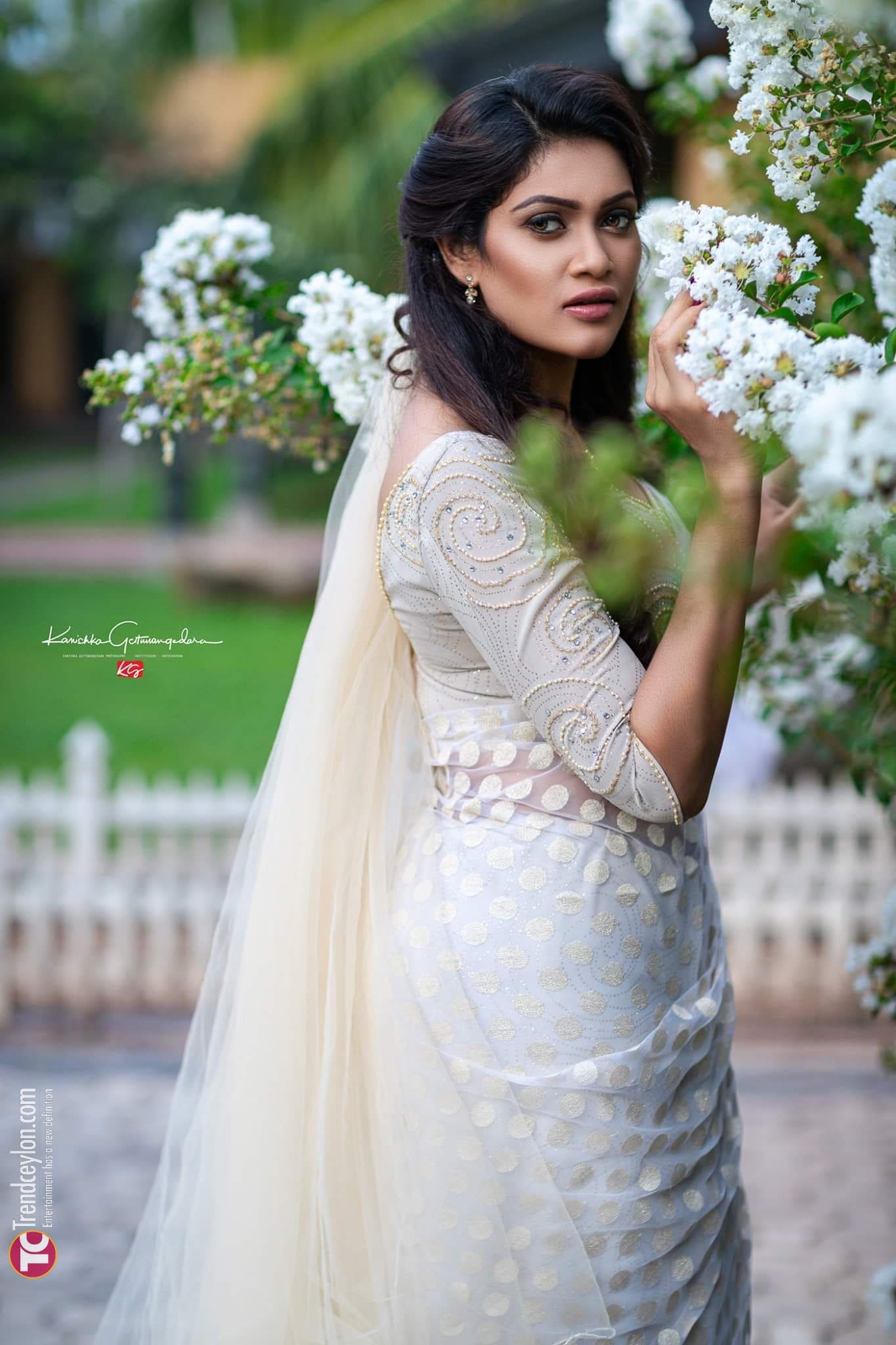 Chulakshi Ranathunga Stills In White Bridal Saree As She Looks So Beautiful 0347