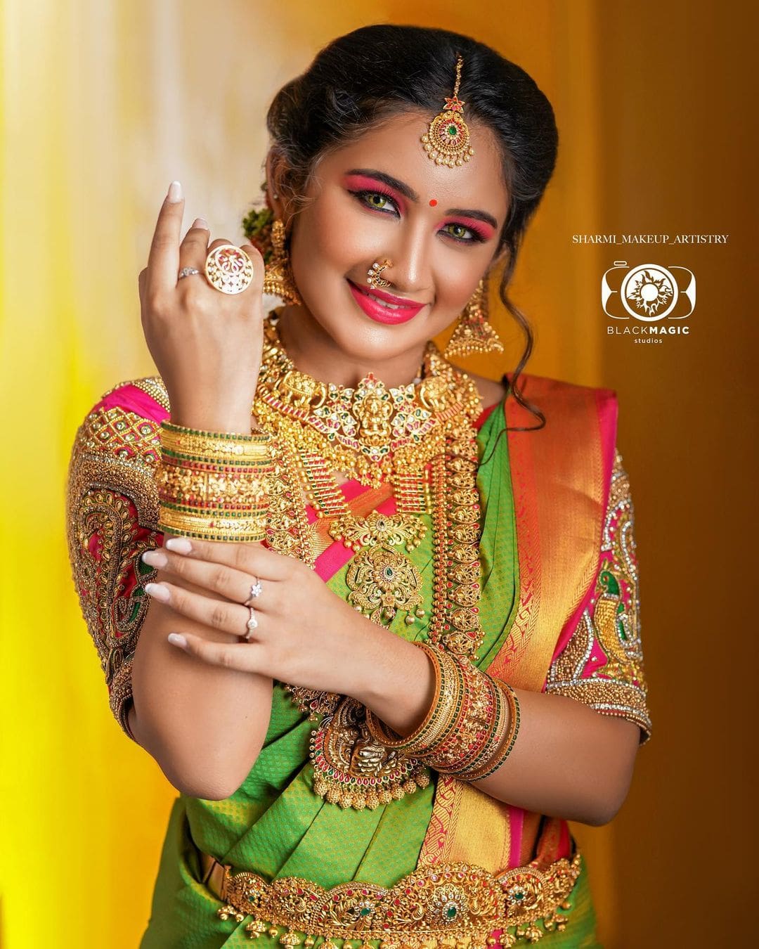 Traditional Collection of Beautiful Actress Raveena Daha