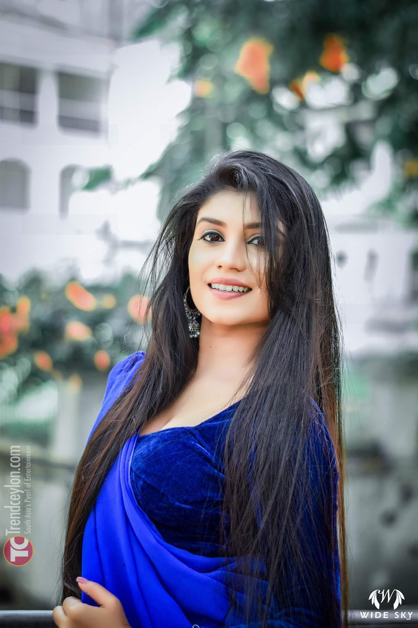 Sri Lankan Model Sashi Weerasingha photoshoot in blue saree