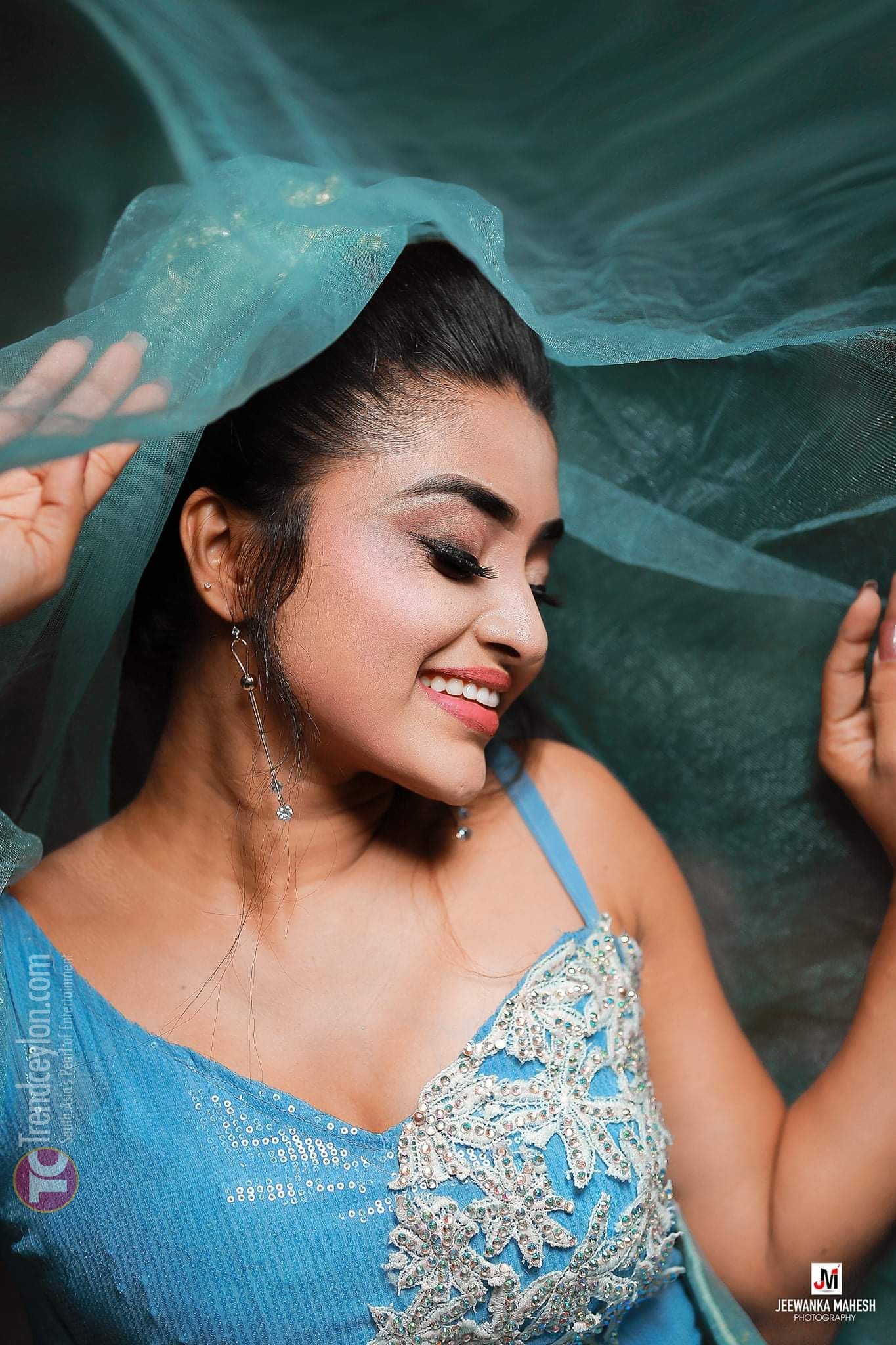Photoshoot Of Beautiful Sri Lankan Model Dinusha Siriwardana Trendceylon