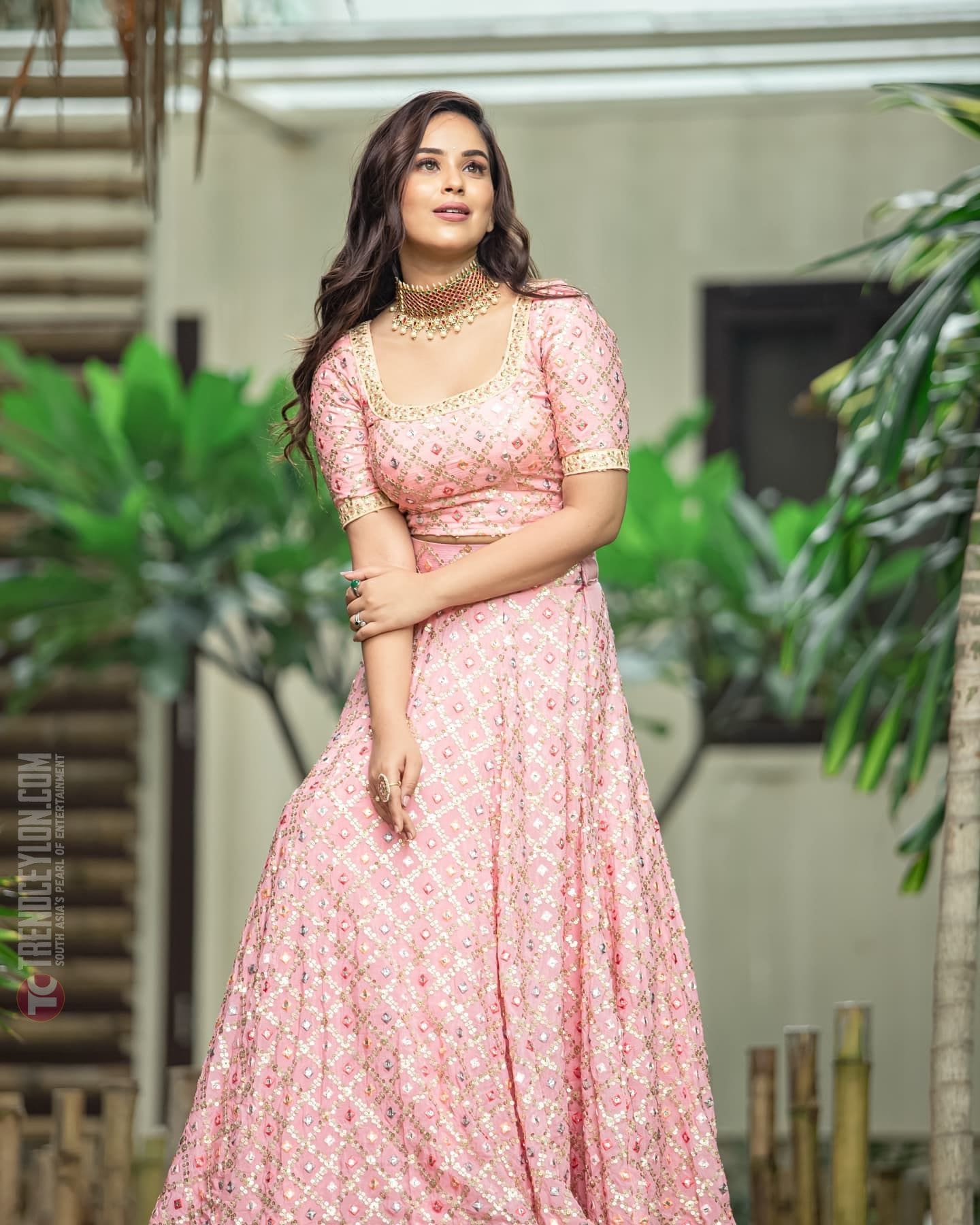 Television actress Kanmani Manoharan looks beautiful in cotton saree