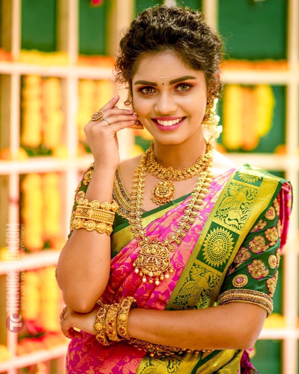 Actress Pranika Dhakshu Photoshoot of Malabar Gold & Diamonds