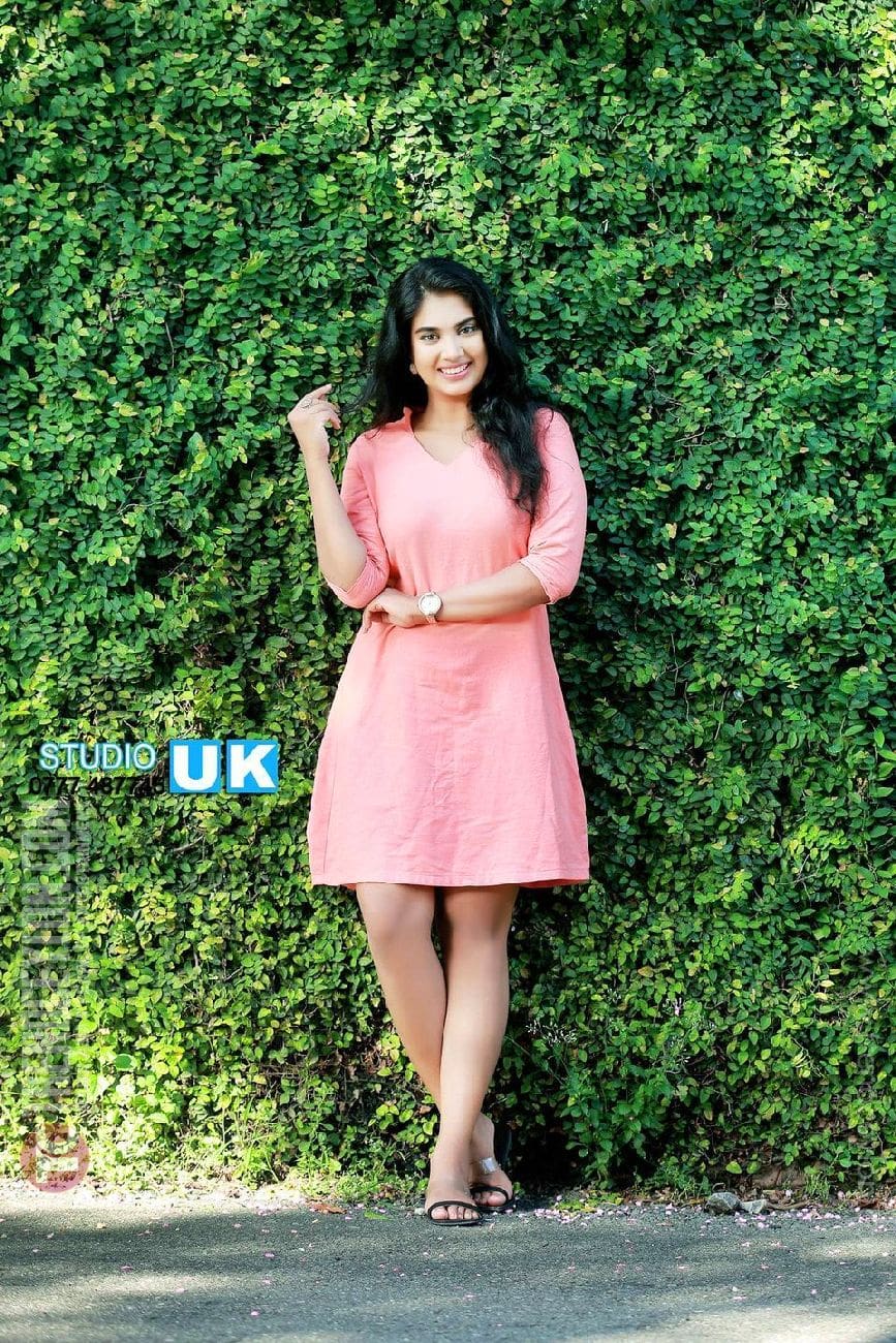 Srilankan Actress Senali Fonseka looks beautiful in Pink dress
