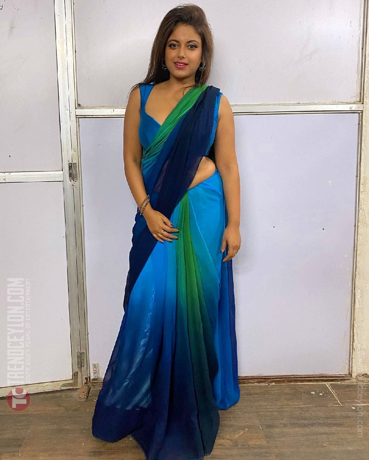 Ullu Actress Sneha Paul looks gorgeous in these saree stills | Trendceylon