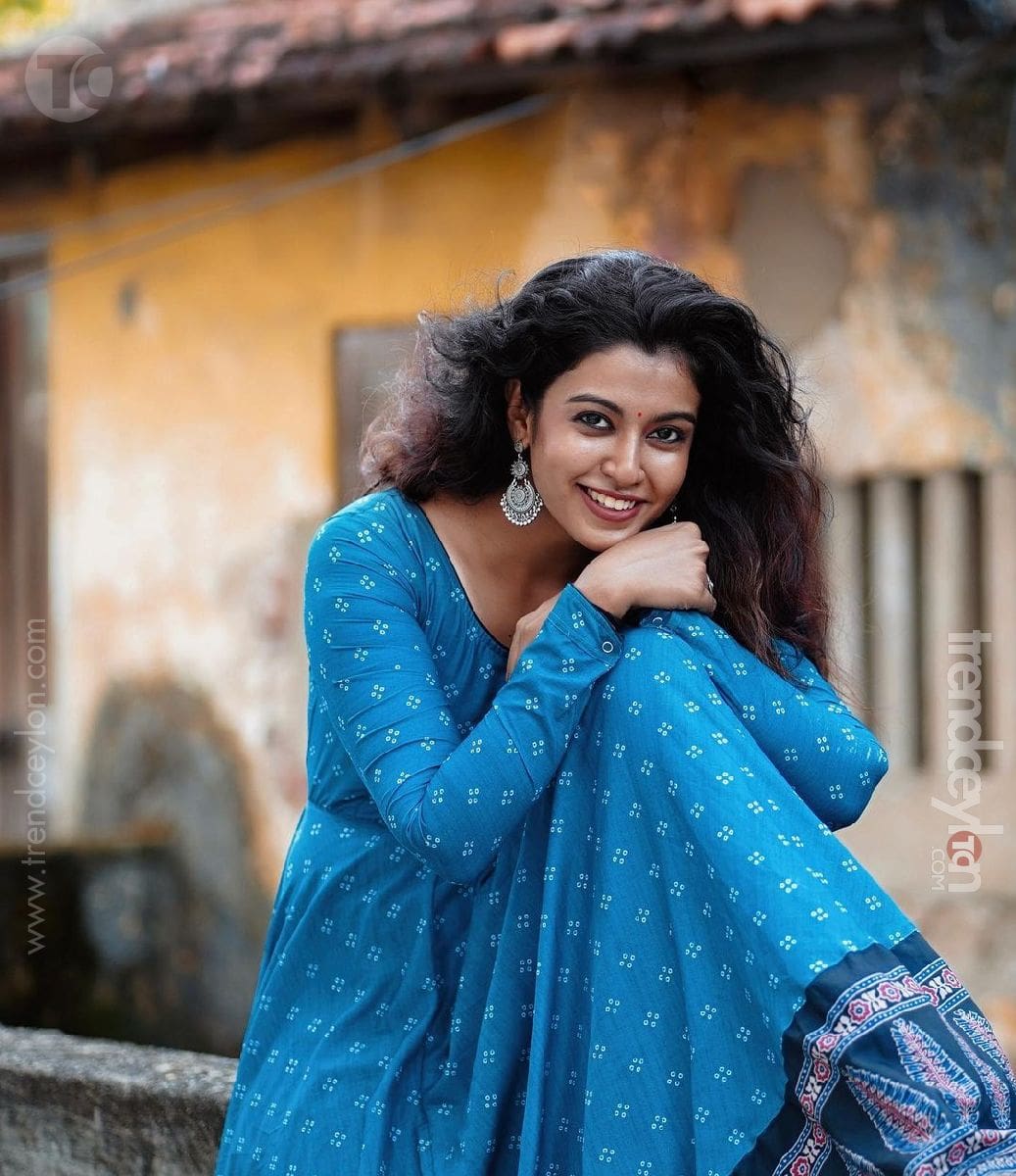 Television Actress Roshni Haripriyan Latest Stills | Trendceylon