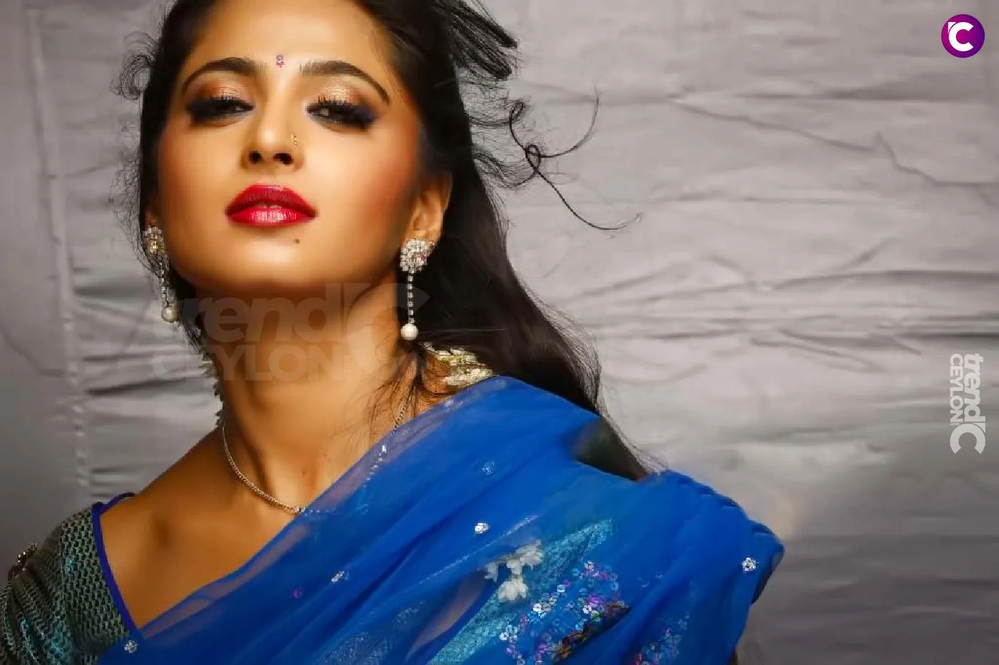 1400px x 932px - Stunning Photos: Anushka Shetty in Blue Saree from Vaanam