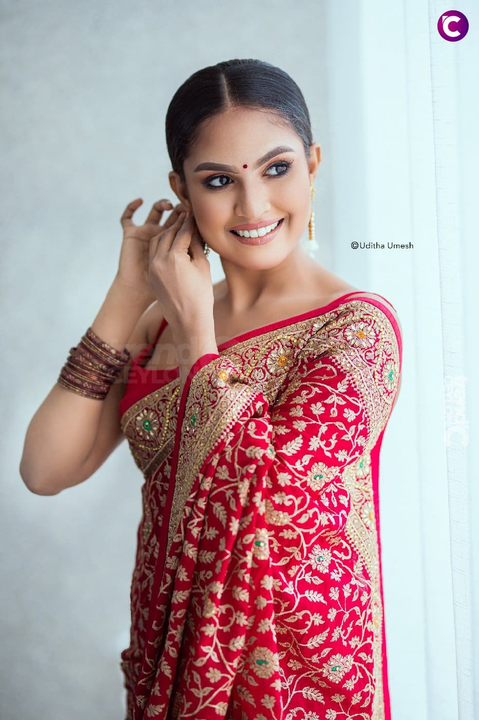 Stunning Kanchana Anuradhi Fernando Mesmerizes in a Ravishing Red Saree